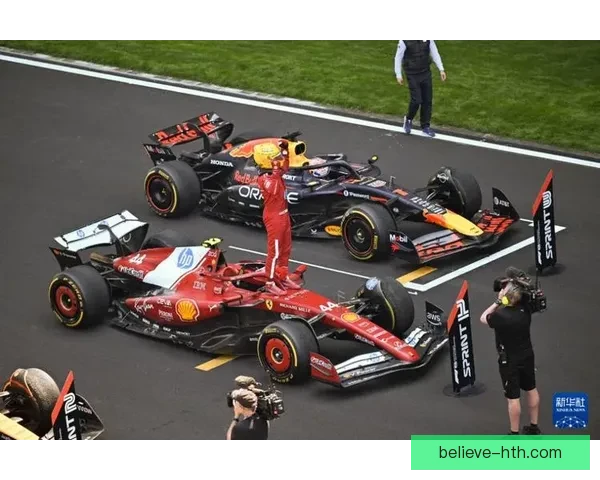 F1赛季激战再起 汉密尔顿与维斯塔潘争锋再度升级