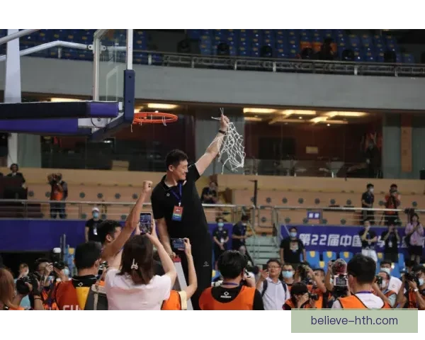 中国篮球联赛季后赛激烈角逐 多支球队力争晋级决赛激发热血战斗精神