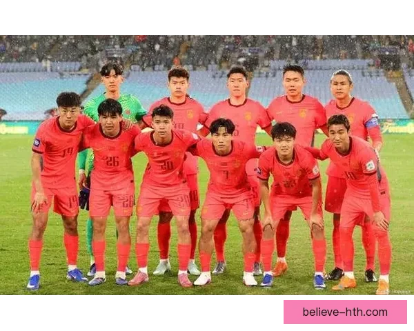 国足备战亚洲杯最新阵容公布 球迷热议核心球员表现