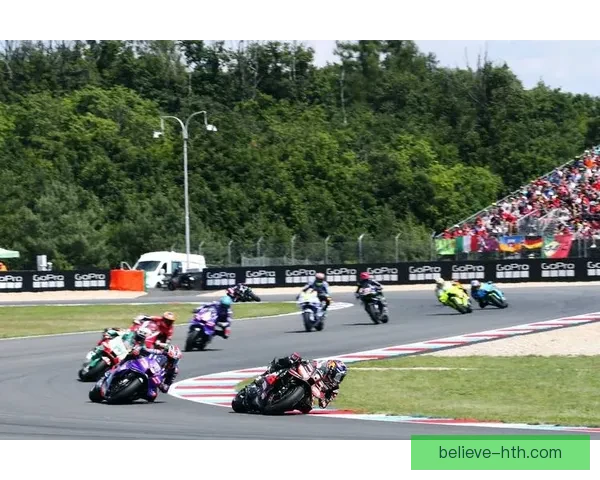 MotoGP赛季最新动态：车手争夺战激烈 新技术与规则改革引发热议